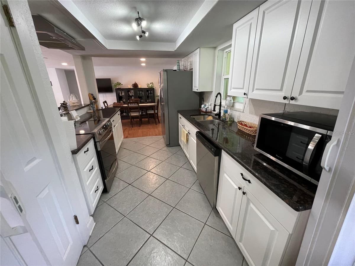 5736 COLONIAL DRIVE — photo 18 of 57