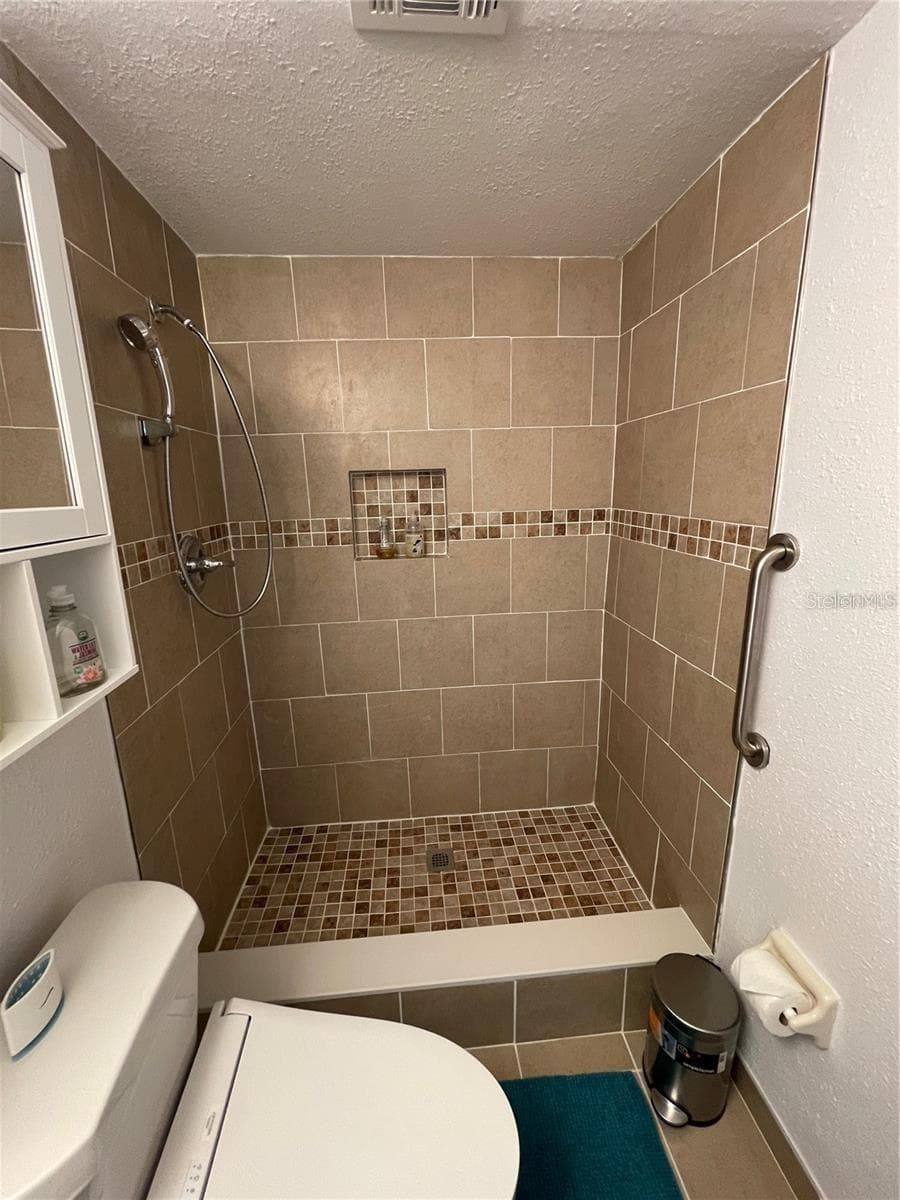 5736 COLONIAL DRIVE — photo 10 of 57