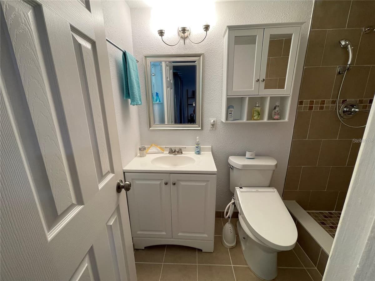 5736 COLONIAL DRIVE — photo 7 of 57