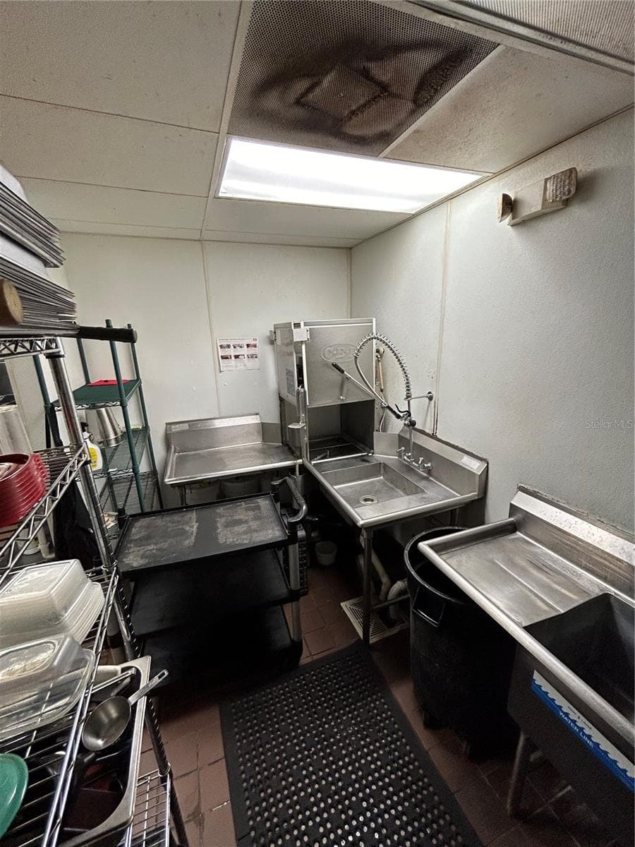 6320 INTERNATIONAL DRIVE — photo 14 of 19