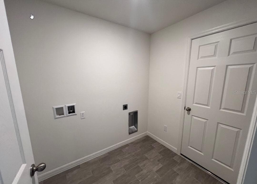 25 RYDING LANE — photo 11 of 13