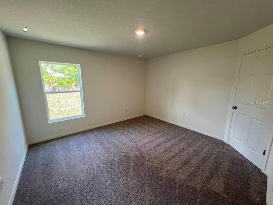 25 RYDING LANE — photo 8 of 13