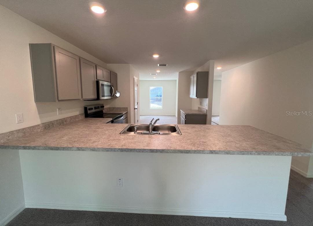 25 RYDING LANE — photo 4 of 13