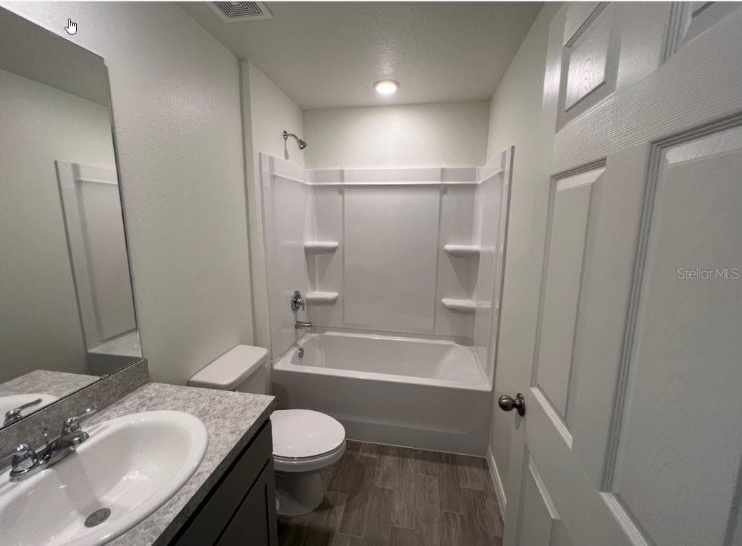 25 RYDING LANE — photo 6 of 13