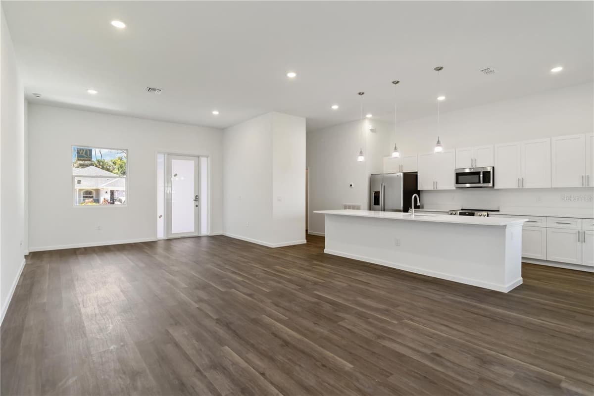 4344 JASLO AVENUE — photo 10 of 30