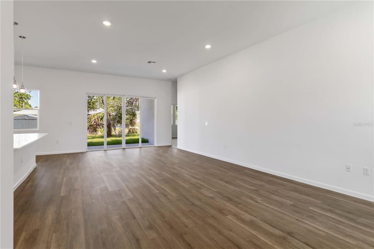 4344 JASLO AVENUE — photo 11 of 30