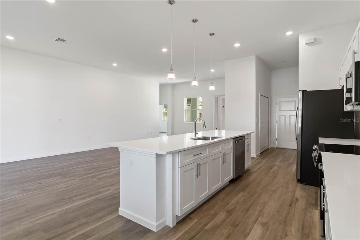 4344 JASLO AVENUE — photo 13 of 30