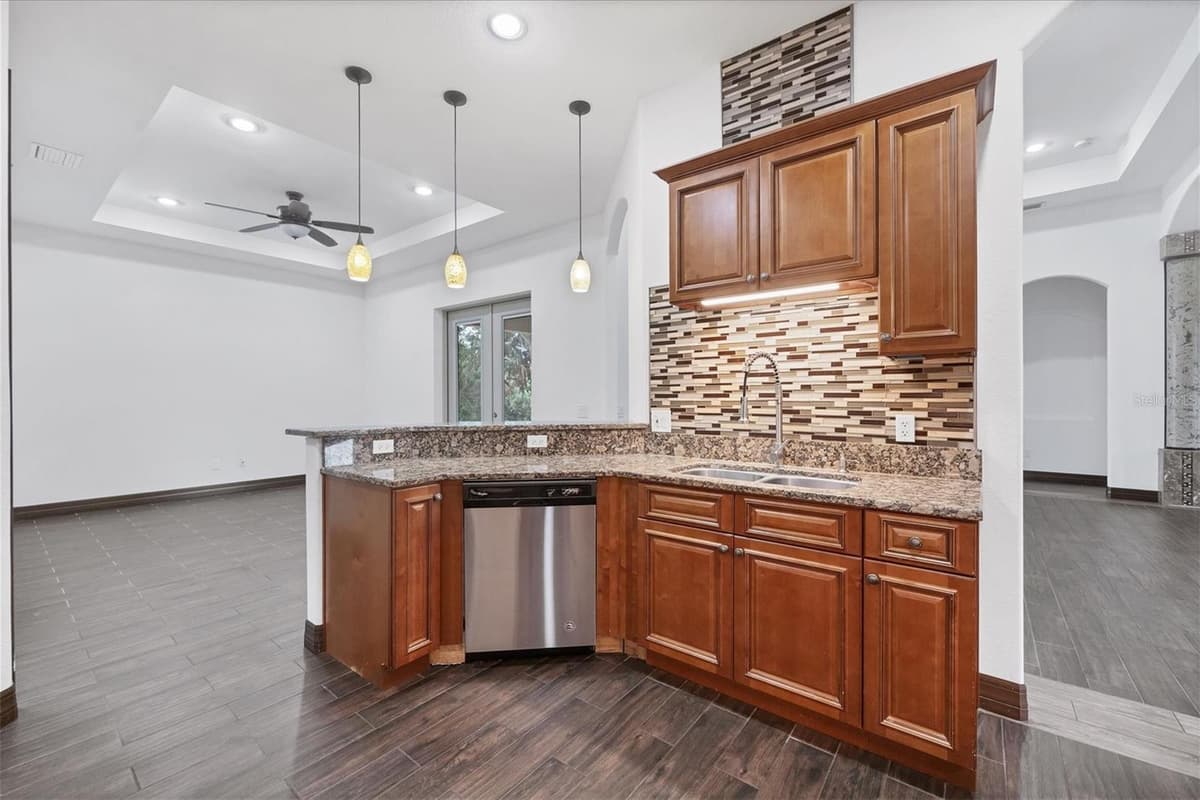 431 SEVILLA STREET — photo 17 of 55