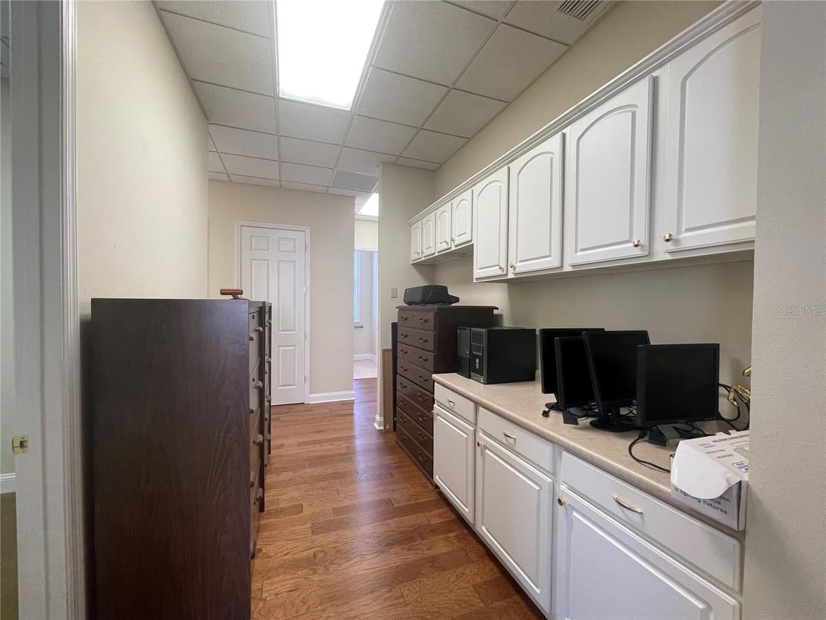220 MAIN STREET — photo 10 of 25