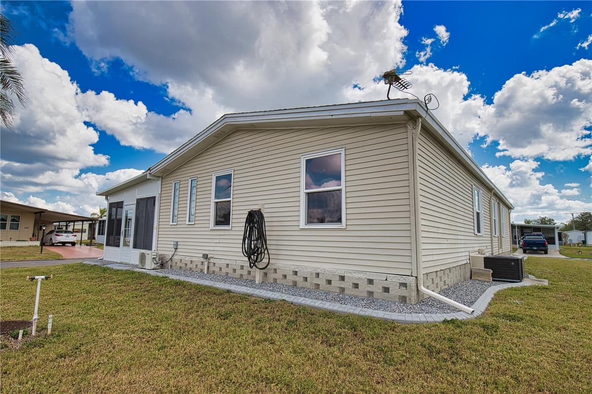 565 MADERO — photo 9 of 98