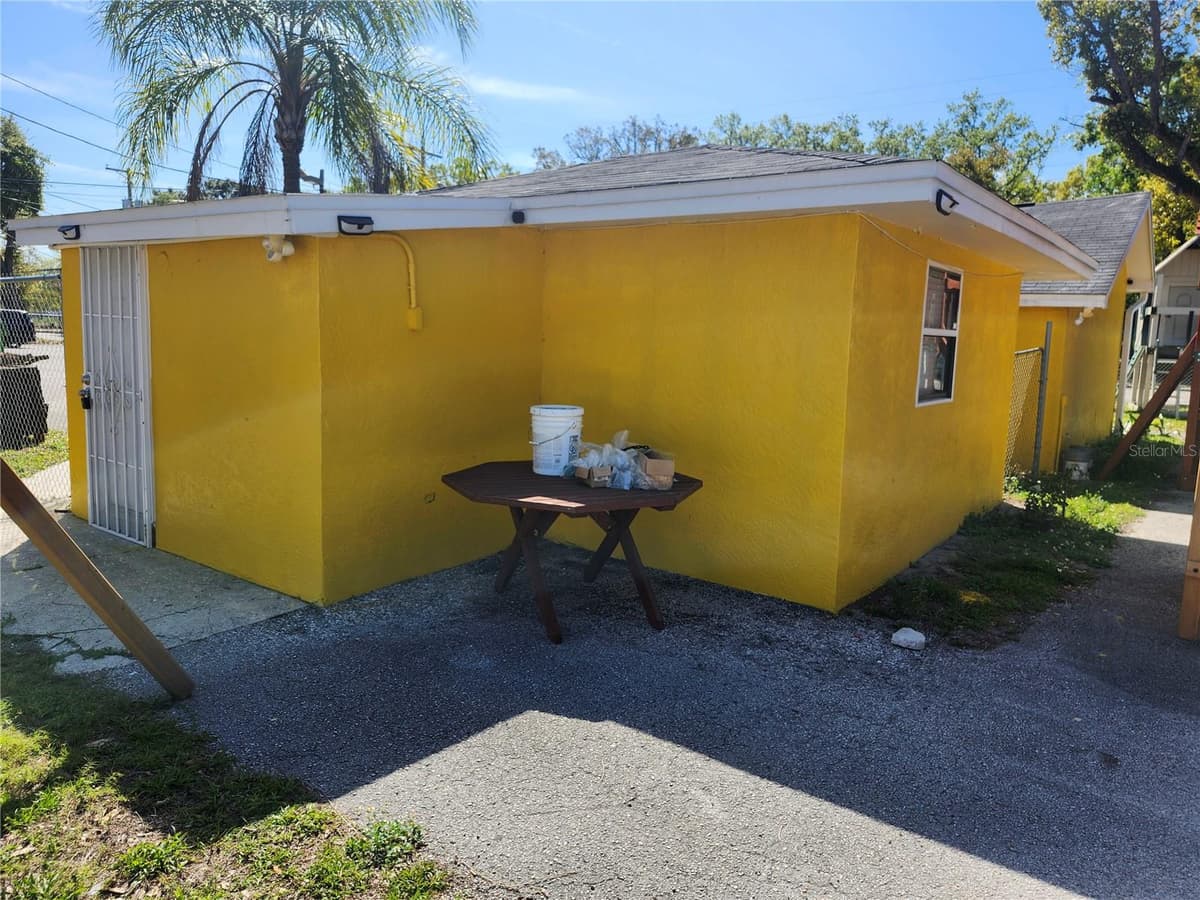 1901 SLIGH AVENUE — photo 11 of 18
