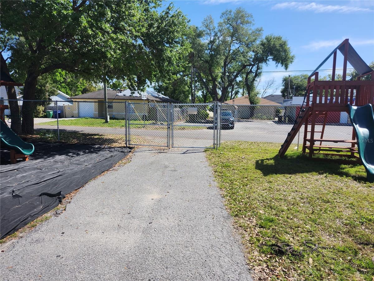 1901 SLIGH AVENUE — photo 14 of 18
