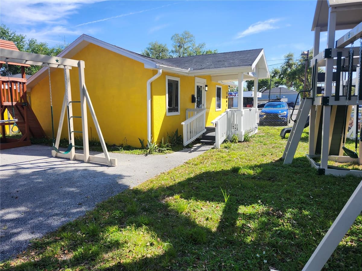 1901 SLIGH AVENUE — photo 9 of 18