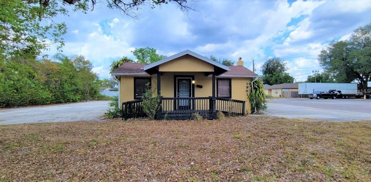 1901 SLIGH AVENUE — photo 1 of 18