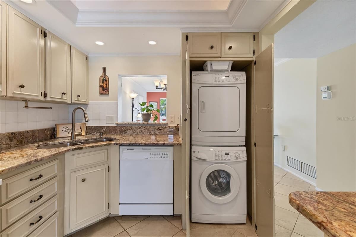 210 SANTA MARIA STREET — photo 17 of 80