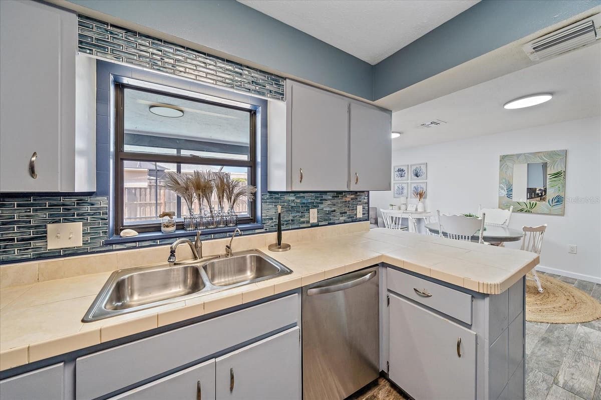 108 STANFORD ROAD — photo 10 of 28