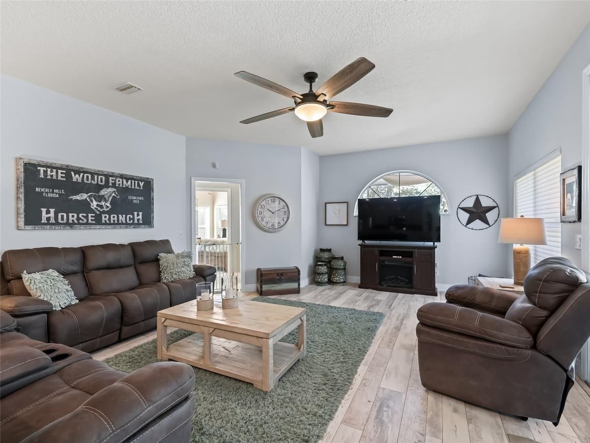 4658 HACIENDA DRIVE — photo 14 of 50