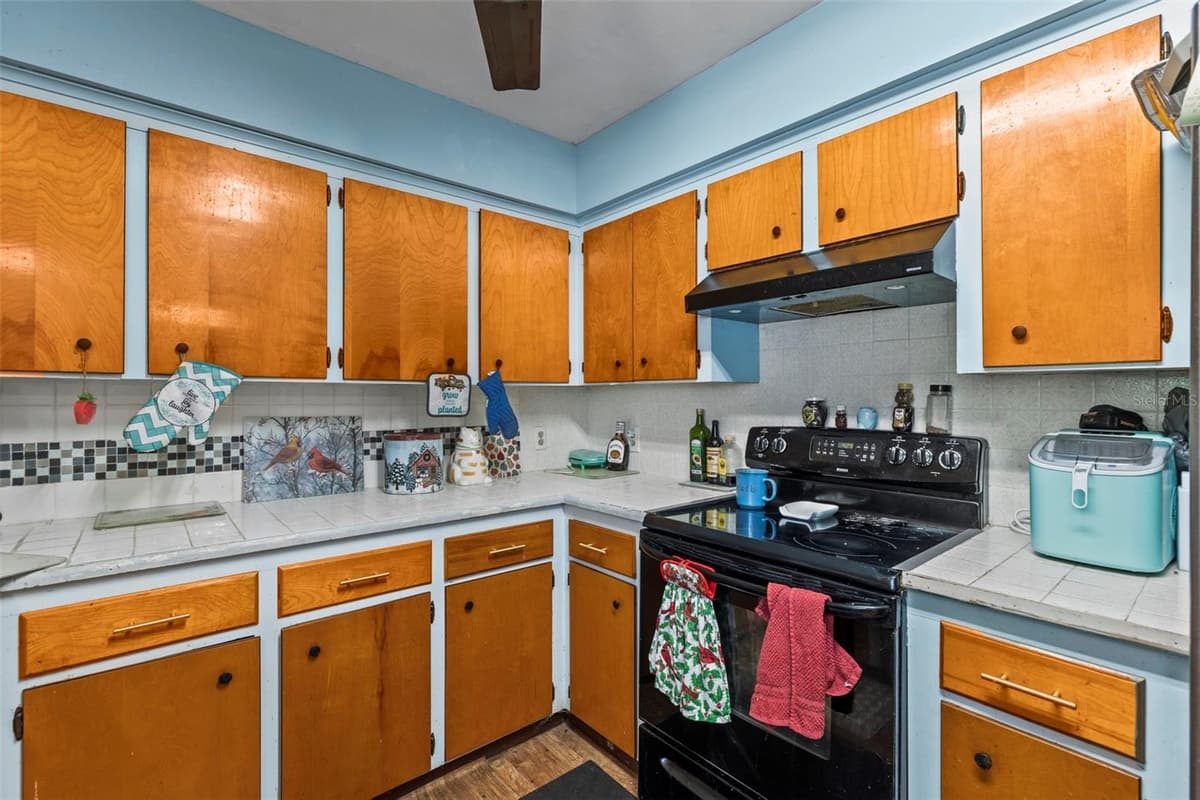 29133 LAWTON DRIVE — photo 9 of 40