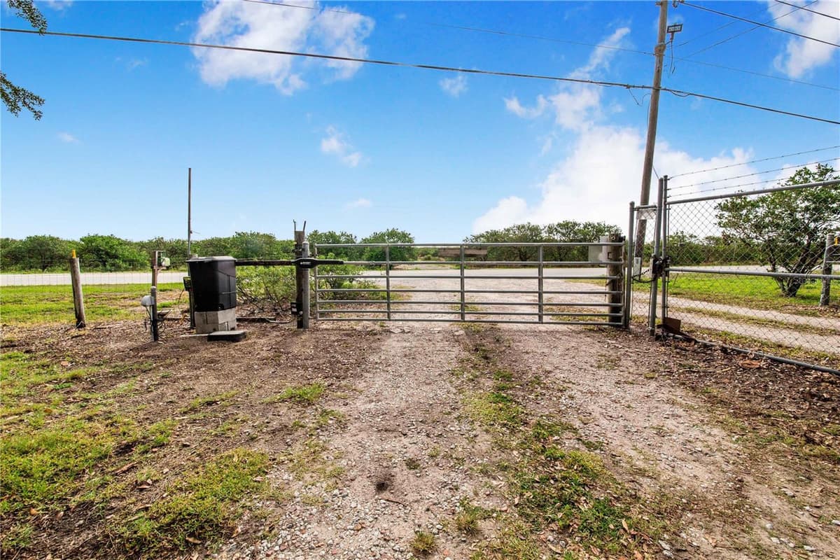 1646 TYNER ROAD — photo 7 of 64