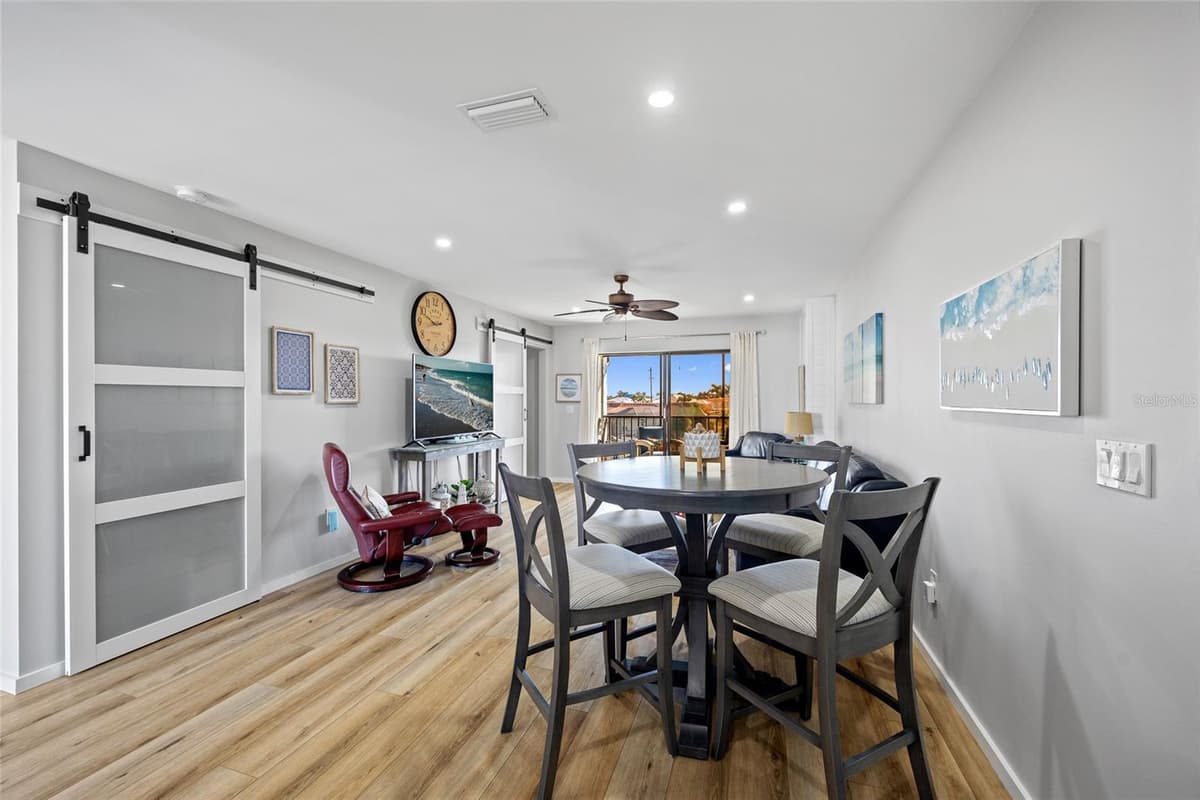 1318 WESLEY DRIVE — photo 11 of 42