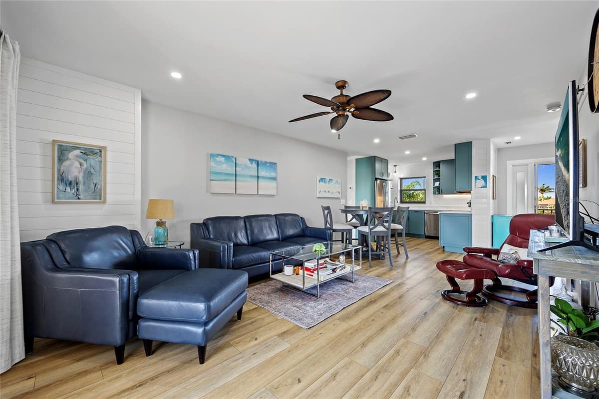 1318 WESLEY DRIVE — photo 9 of 42