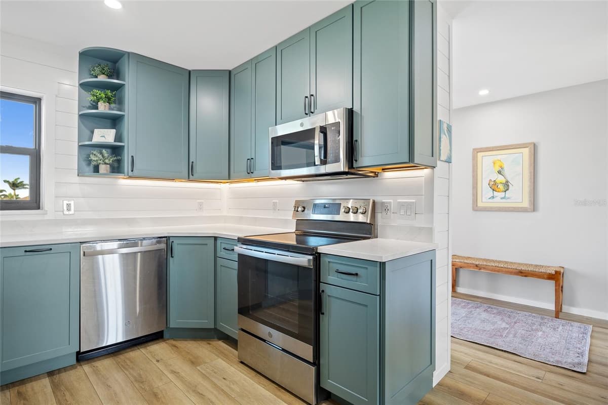 1318 WESLEY DRIVE — photo 15 of 42