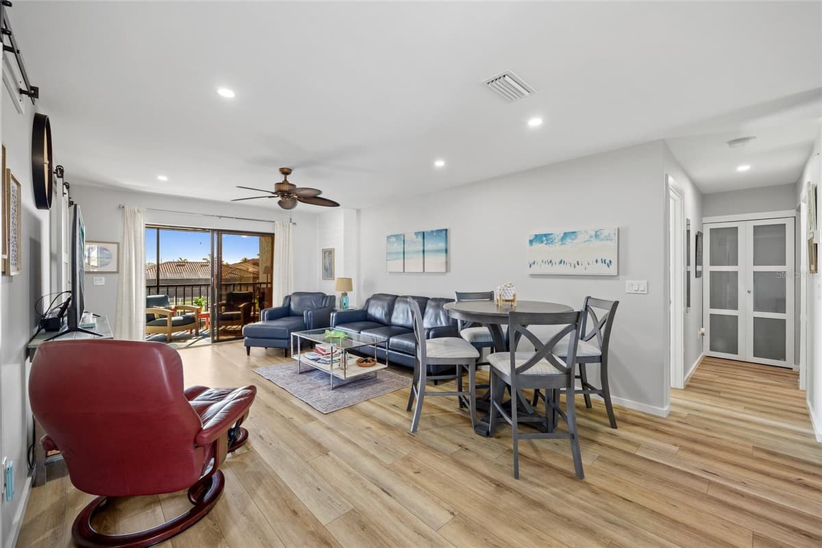 1318 WESLEY DRIVE — photo 8 of 42