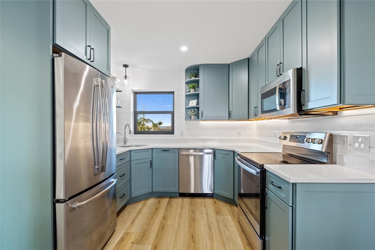 1318 WESLEY DRIVE — photo 16 of 42
