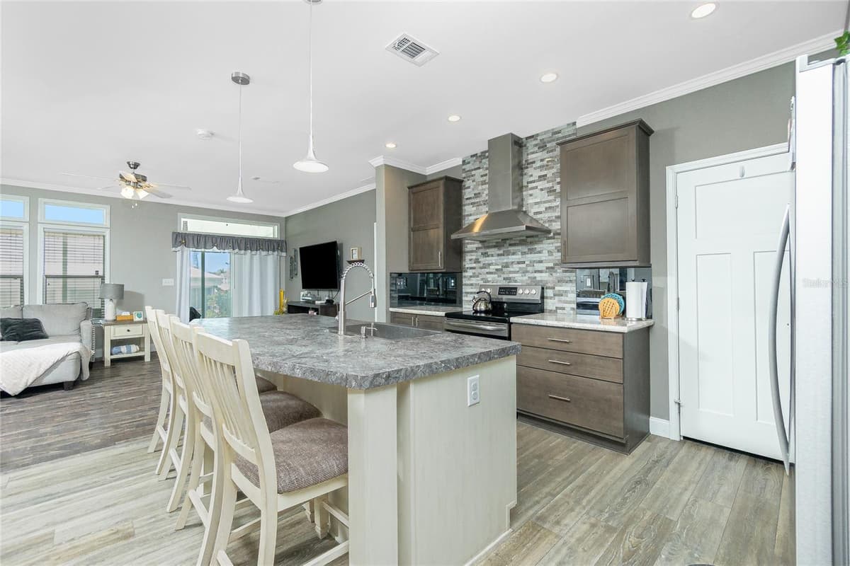 1431 SANDERLING DRIVE — photo 9 of 59