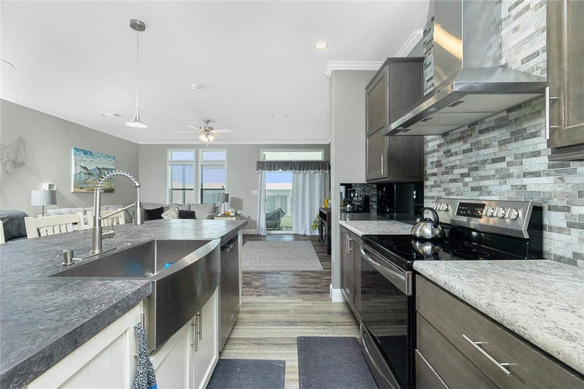 1431 SANDERLING DRIVE — photo 12 of 59