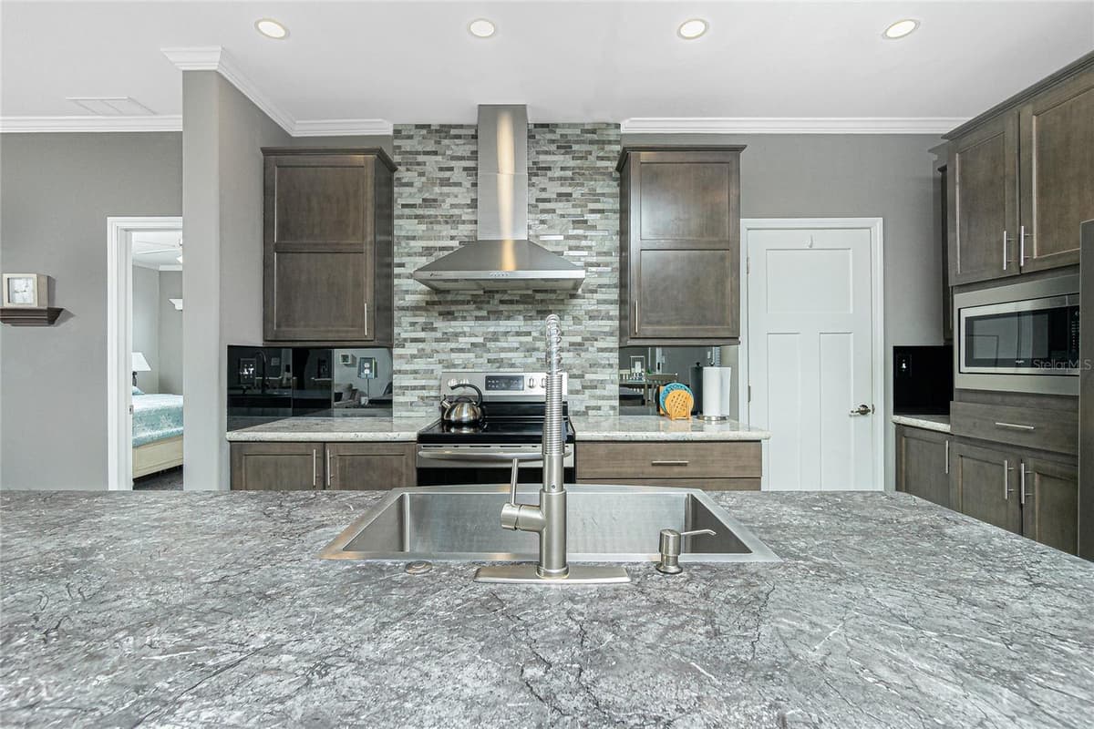 1431 SANDERLING DRIVE — photo 6 of 59