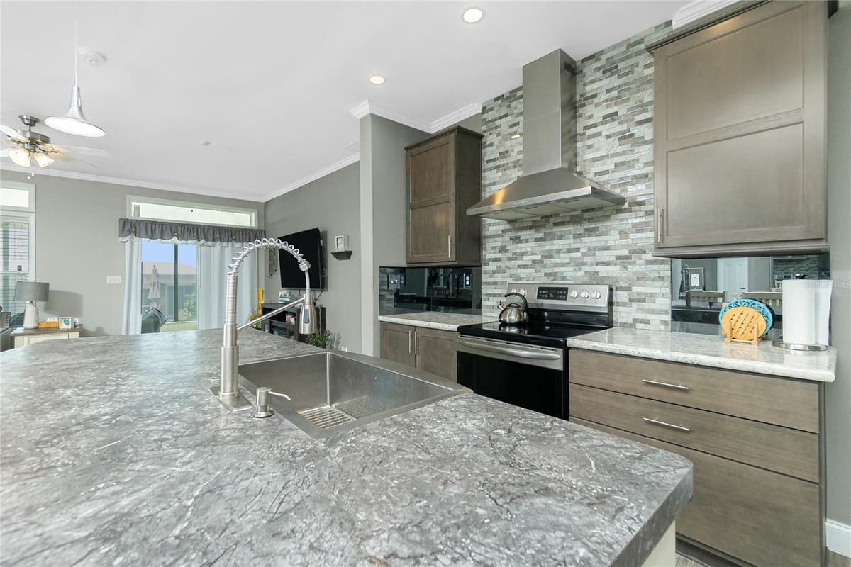 1431 SANDERLING DRIVE — photo 10 of 59