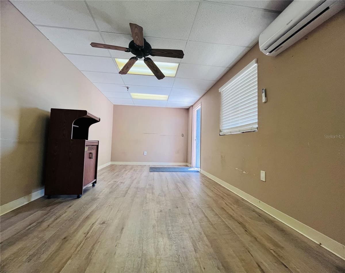 6935 RIDGE ROAD — photo 6 of 17