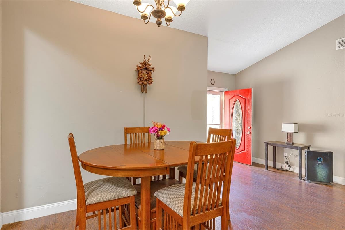 6906 COLONY OAKS LANE — photo 11 of 24