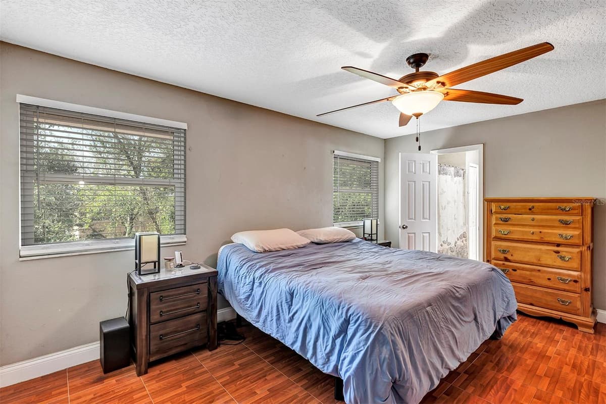 6906 COLONY OAKS LANE — photo 14 of 24