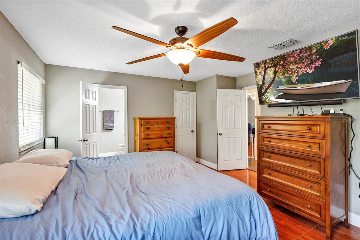 6906 COLONY OAKS LANE — photo 13 of 24