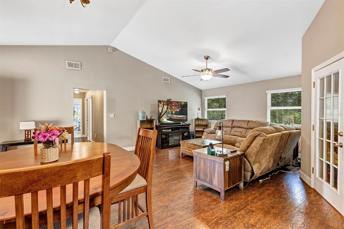 6906 COLONY OAKS LANE — photo 12 of 24