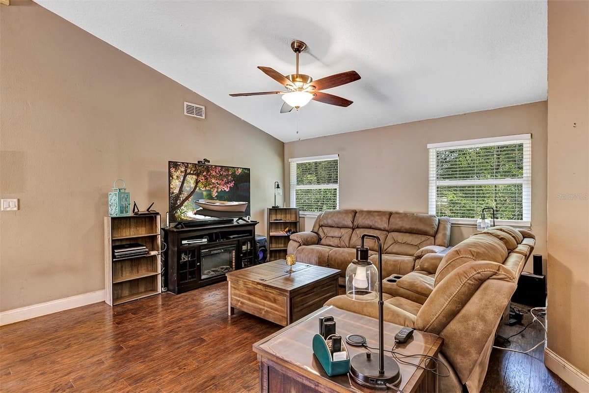 6906 COLONY OAKS LANE — photo 7 of 24