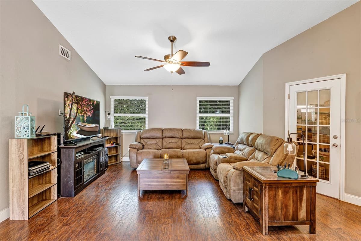 6906 COLONY OAKS LANE — photo 5 of 24