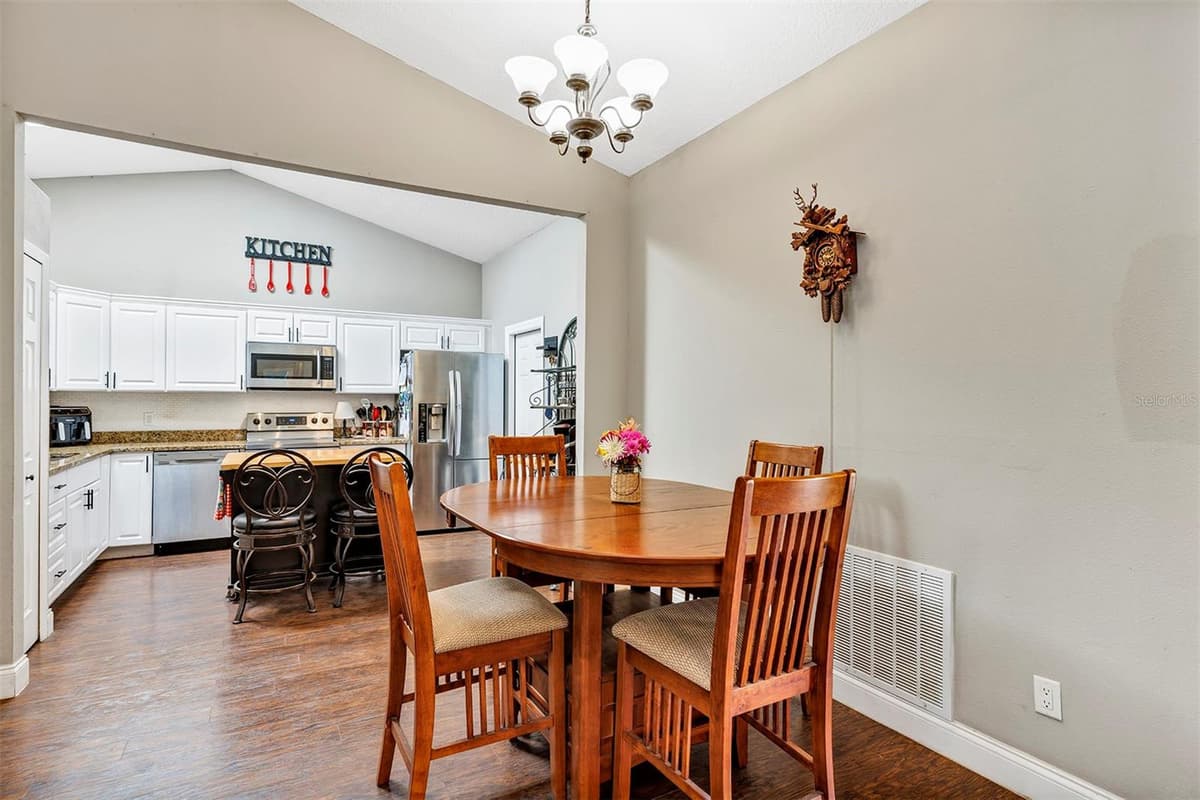 6906 COLONY OAKS LANE — photo 6 of 24