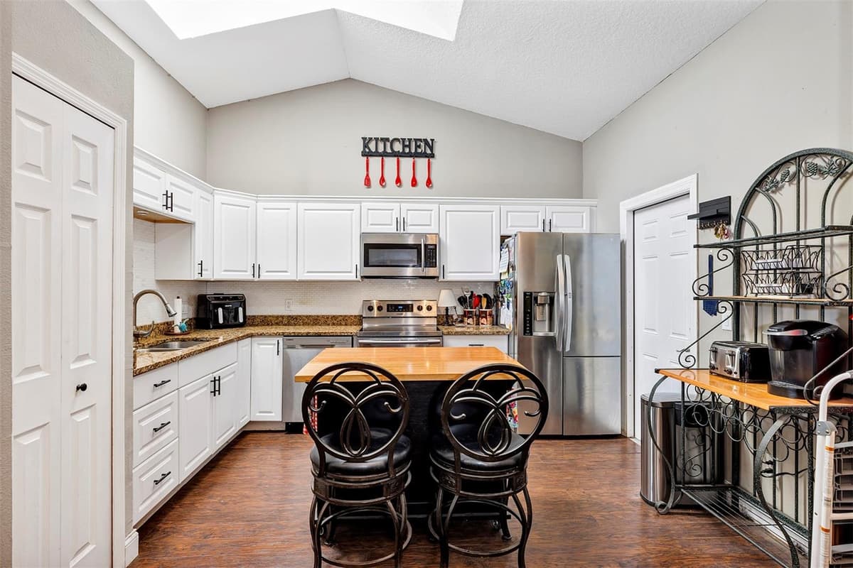 6906 COLONY OAKS LANE — photo 8 of 24