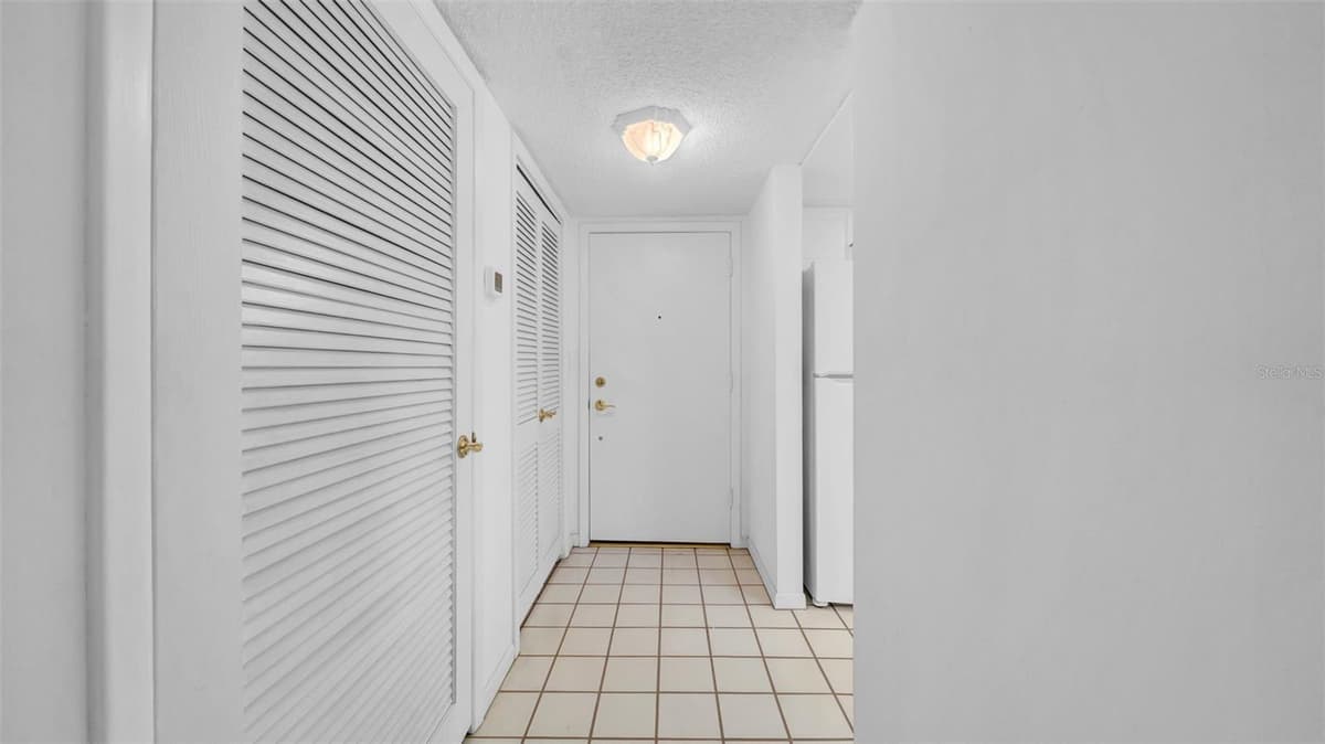 17400 GULF BOULEVARD — photo 5 of 30