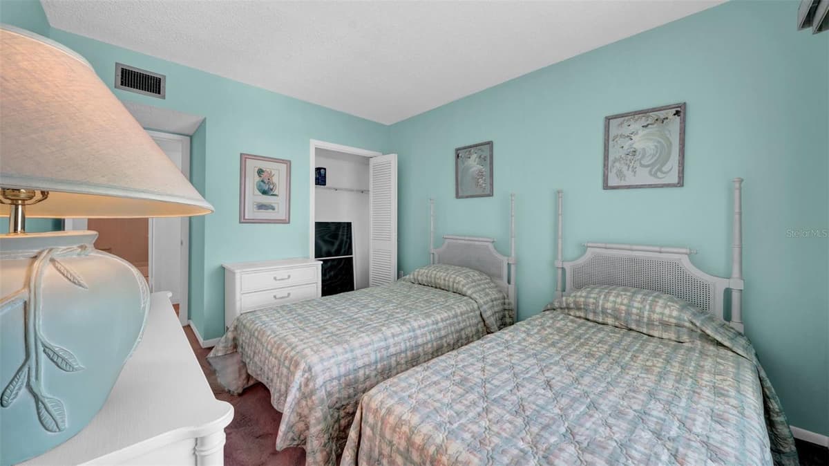 17400 GULF BOULEVARD — photo 21 of 30