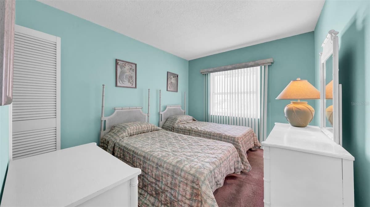 17400 GULF BOULEVARD — photo 20 of 30