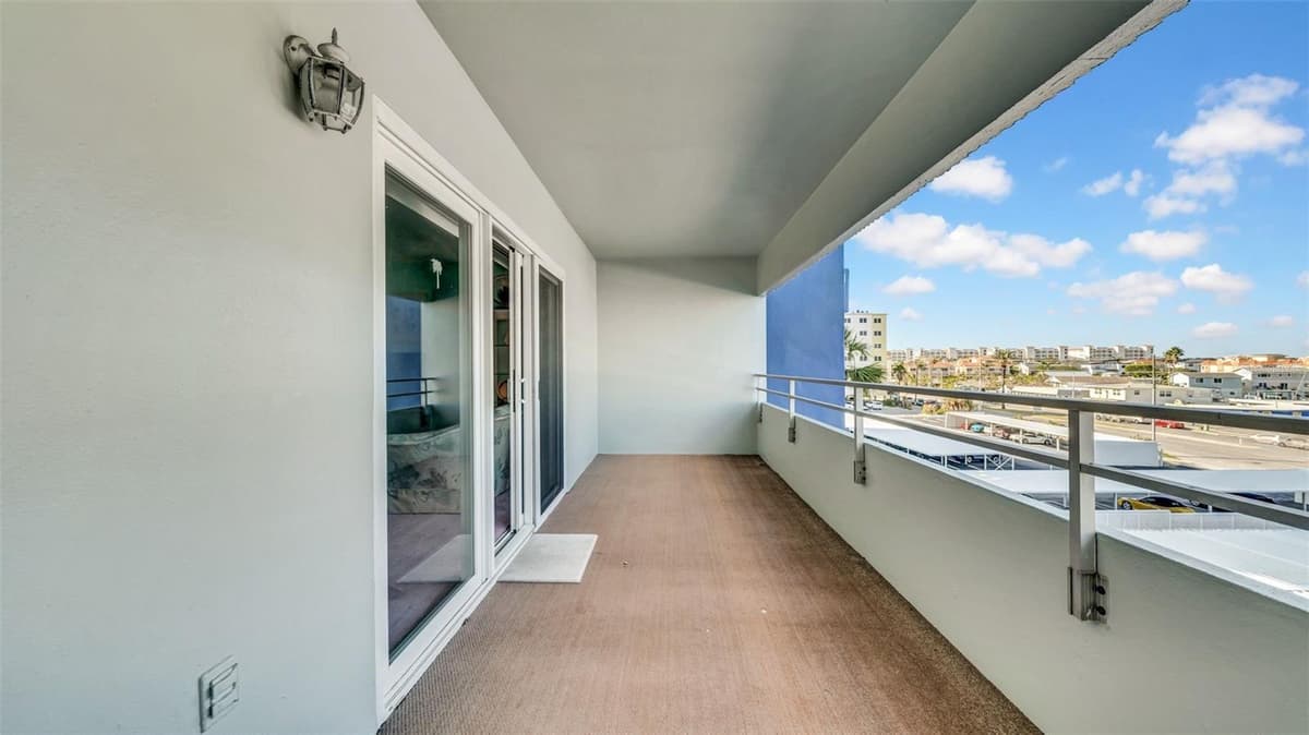 17400 GULF BOULEVARD — photo 18 of 30