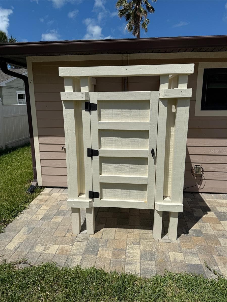 833 LANTANA AVENUE — photo 5 of 38