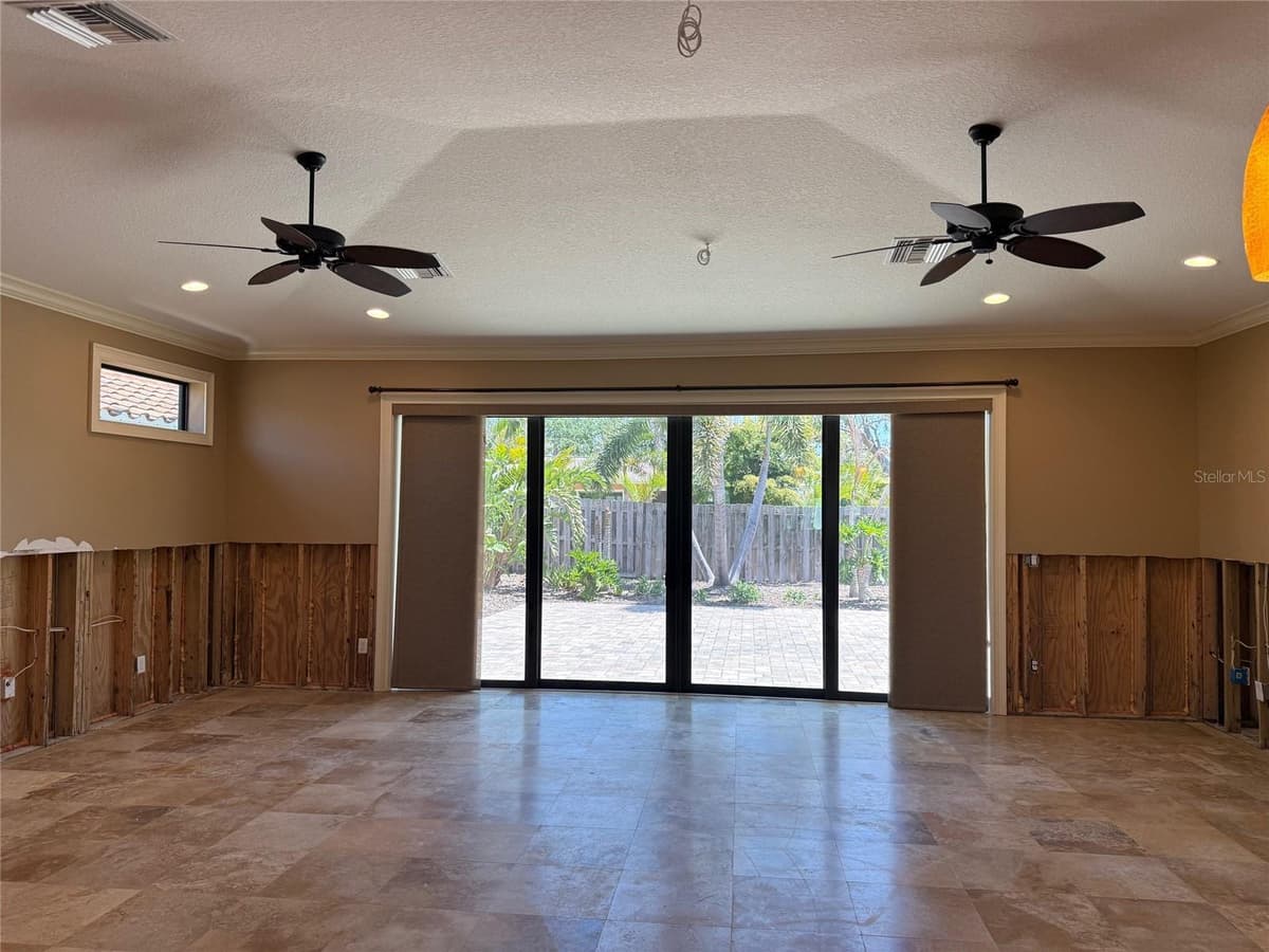 833 LANTANA AVENUE — photo 21 of 38