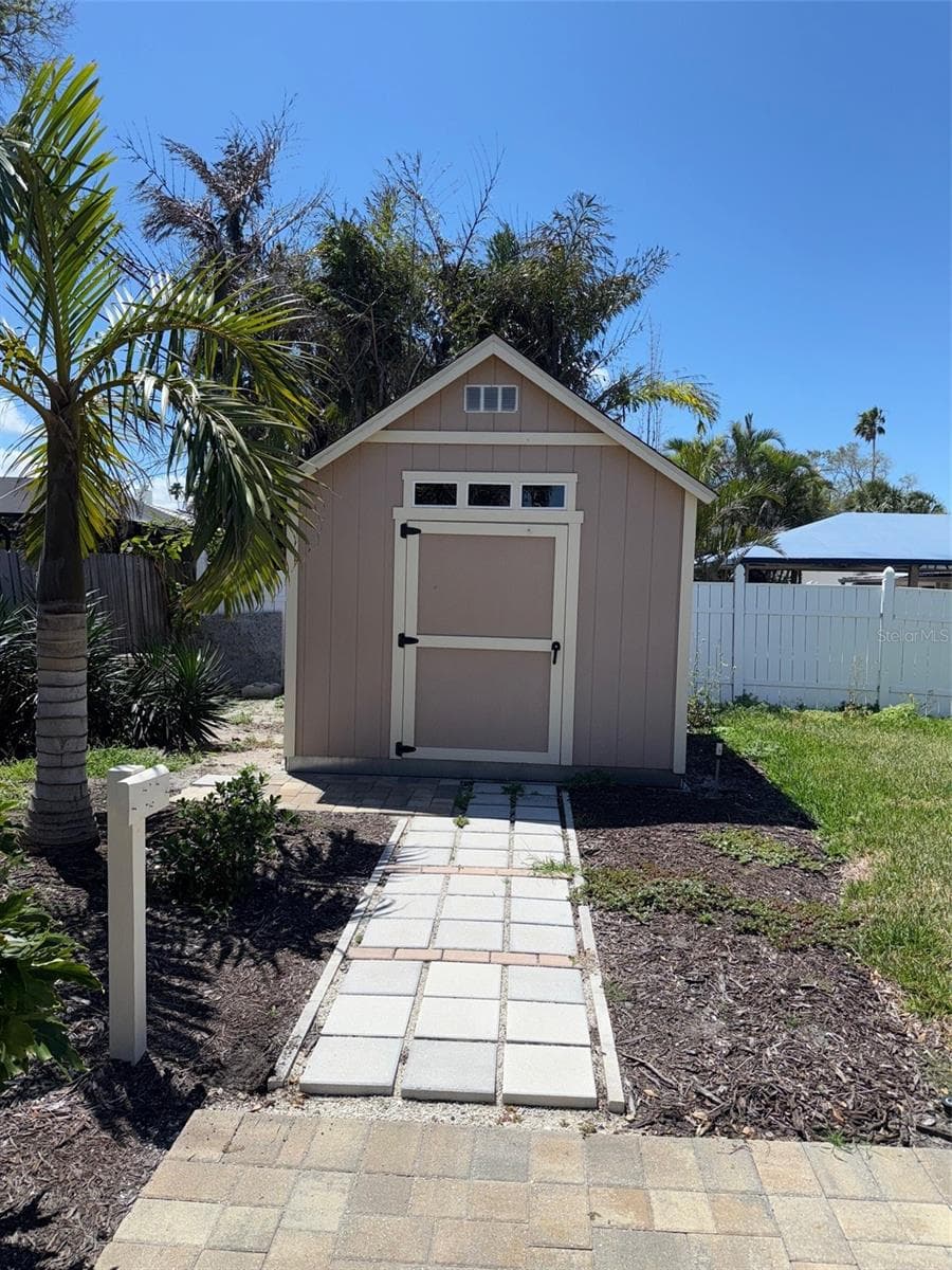 833 LANTANA AVENUE — photo 8 of 38