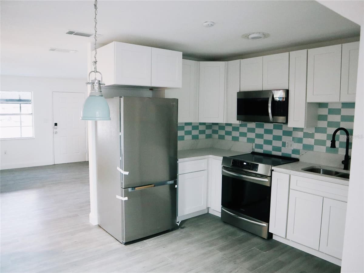 703 VENUS DRIVE — photo 4 of 14
