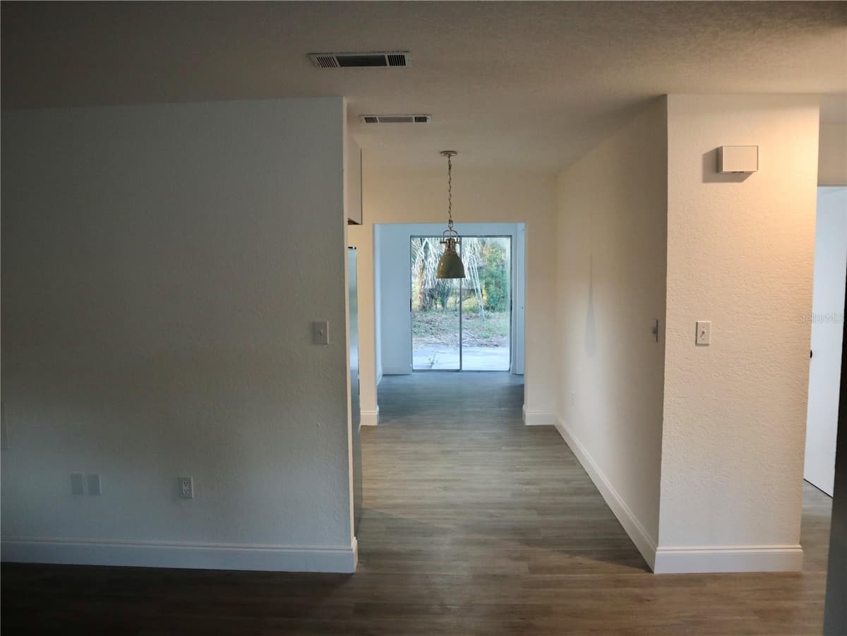 703 VENUS DRIVE — photo 10 of 14
